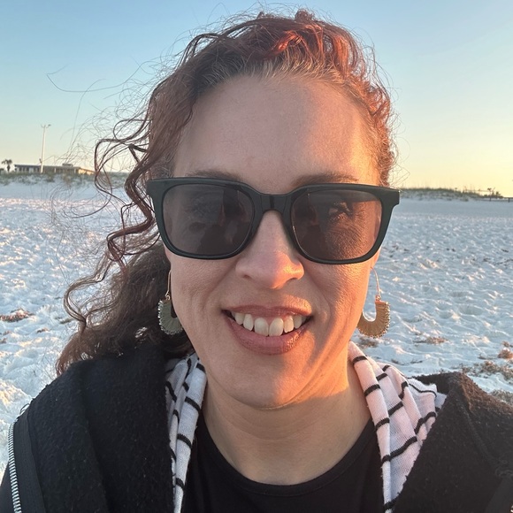 Meet your Posher, April - Picture 2 of 2